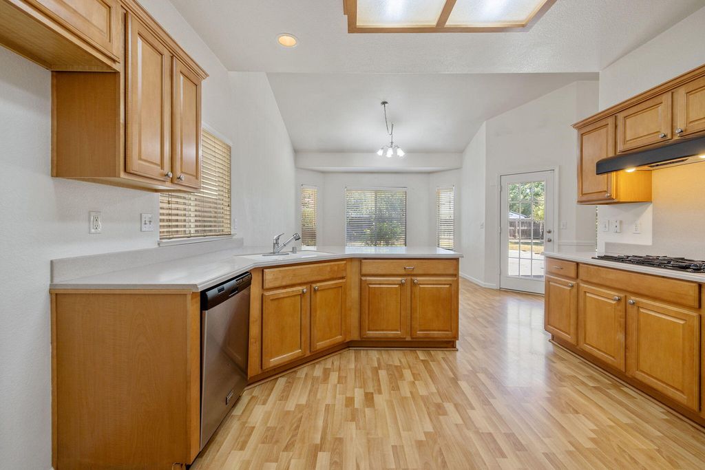 Image 14 of property listing at 5202 W Oriole Avenue, Visalia, CA 93291