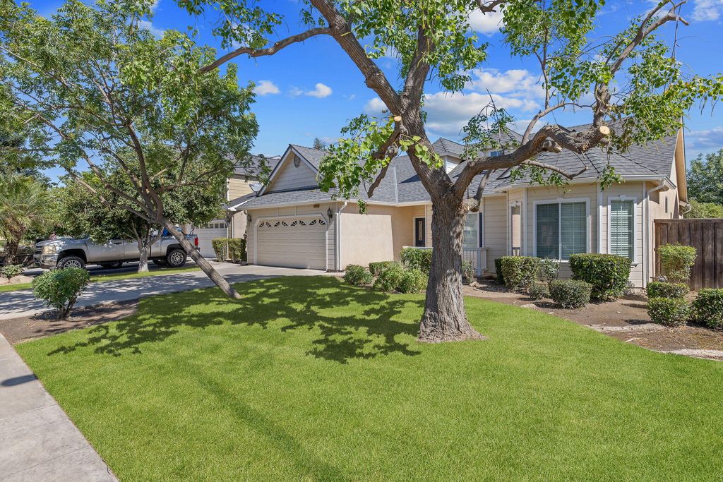 Image 2 of property listing at 5202 W Oriole Avenue, Visalia, CA 93291