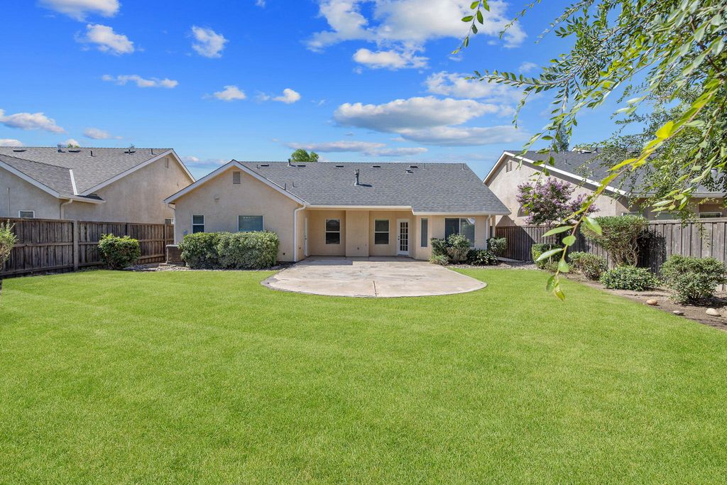 Image 38 of property listing at 5202 W Oriole Avenue, Visalia, CA 93291