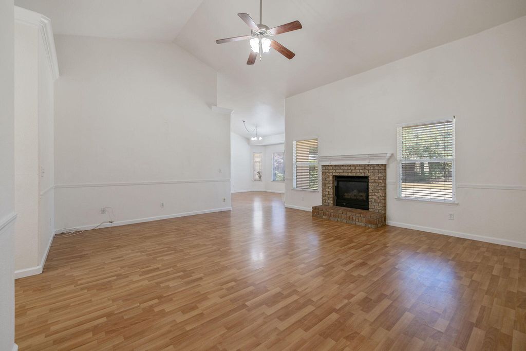 Image 6 of property listing at 5202 W Oriole Avenue, Visalia, CA 93291