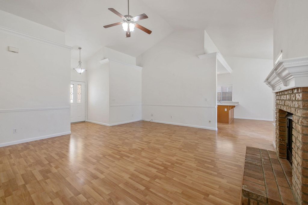 Image 7 of property listing at 5202 W Oriole Avenue, Visalia, CA 93291