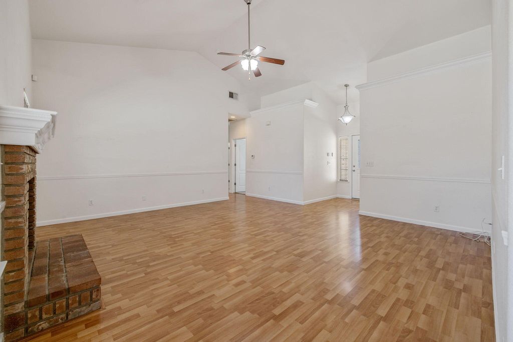 Image 8 of property listing at 5202 W Oriole Avenue, Visalia, CA 93291