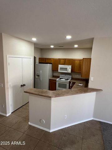 10245 E Kiva Avenue, Mesa, AZ 85209