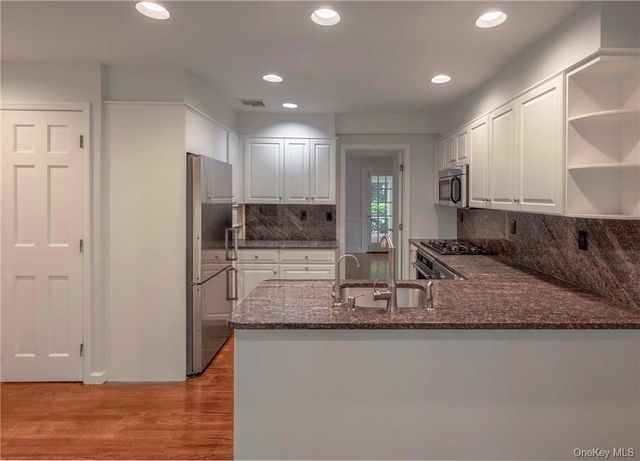 62 Summit Avenue, Bronxville, NY 10708