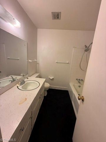 5515 Bledsoe Drive, Greensboro, NC 27410