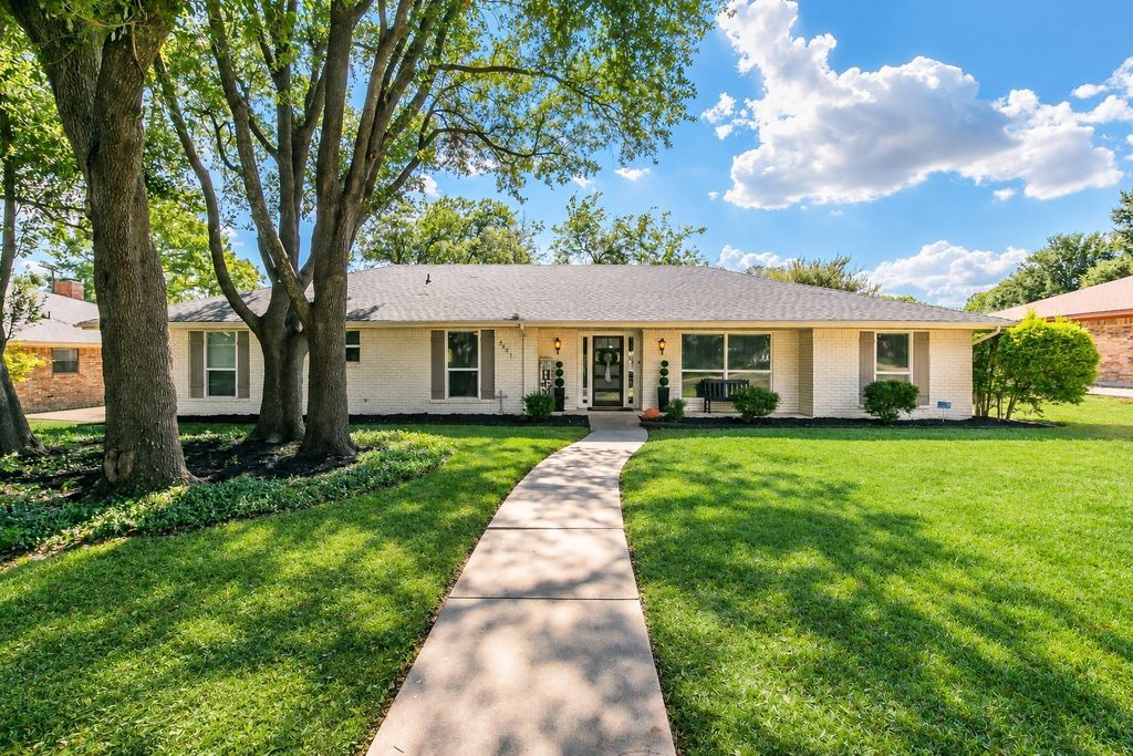 4441 Cartagena Drive, Fort Worth, TX 76133 — exterior