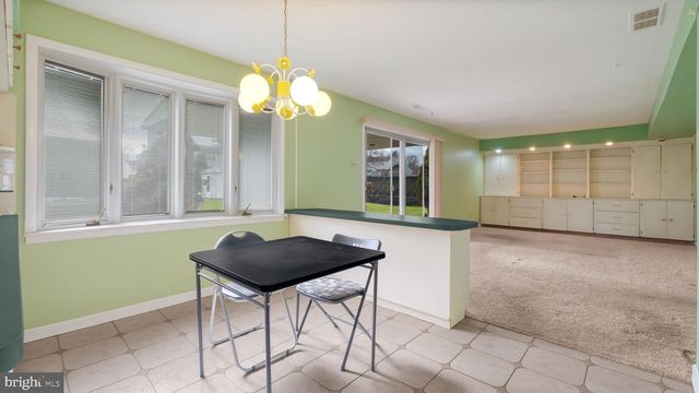 64 SPRINGWOOD DR, Southampton, PA 18966