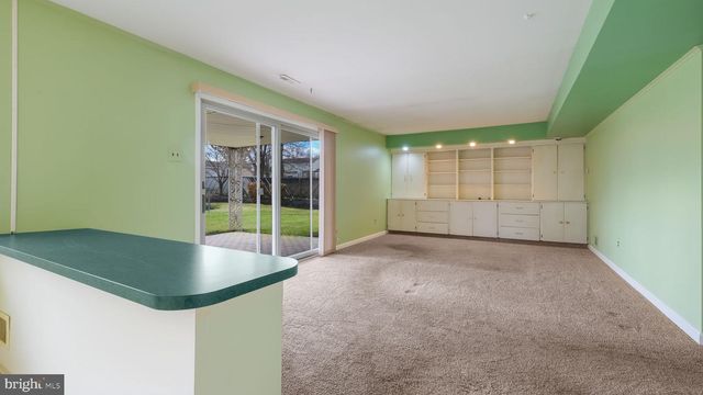 64 SPRINGWOOD DR, Southampton, PA 18966