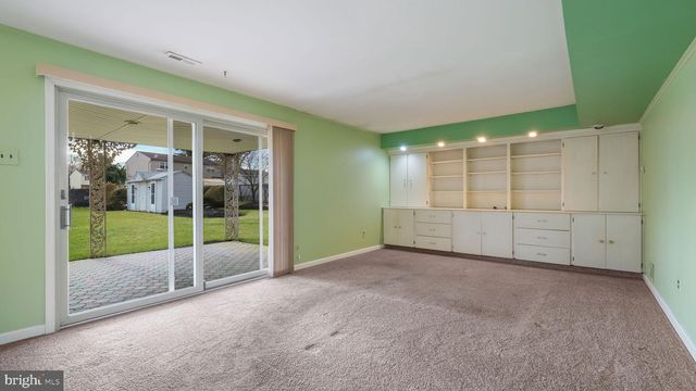 64 SPRINGWOOD DR, Southampton, PA 18966