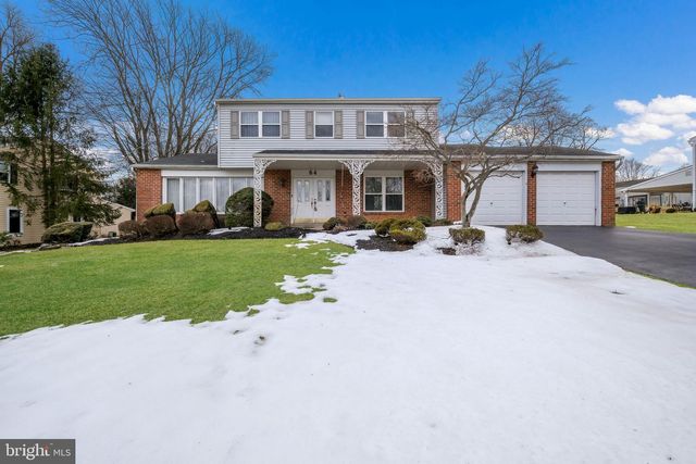 64 SPRINGWOOD DR, Southampton, PA 18966