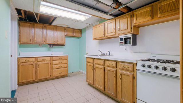 64 SPRINGWOOD DR, Southampton, PA 18966