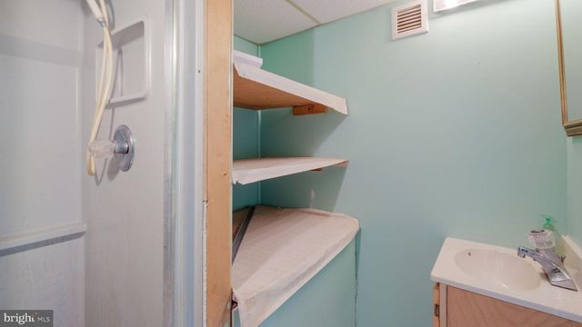 64 SPRINGWOOD DR, Southampton, PA 18966