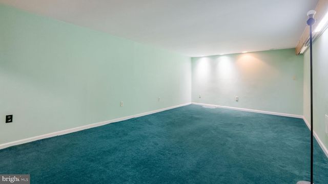 64 SPRINGWOOD DR, Southampton, PA 18966