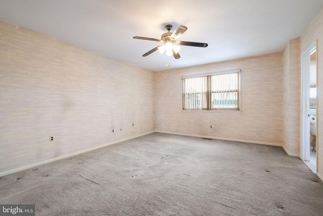 64 SPRINGWOOD DR, Southampton, PA 18966