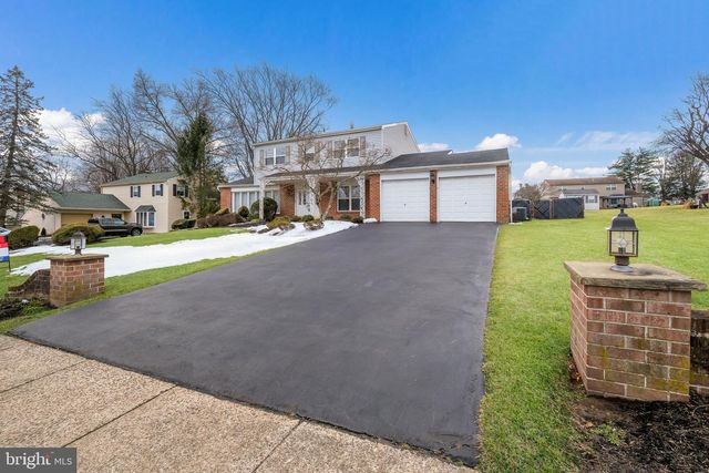 64 SPRINGWOOD DR, Southampton, PA 18966