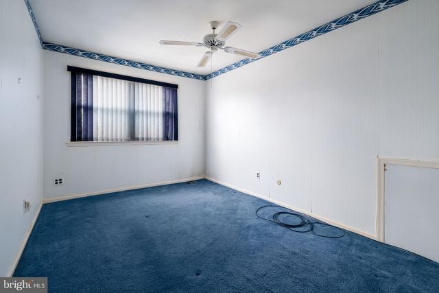 64 SPRINGWOOD DR, Southampton, PA 18966