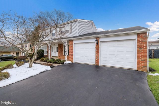 64 SPRINGWOOD DR, Southampton, PA 18966