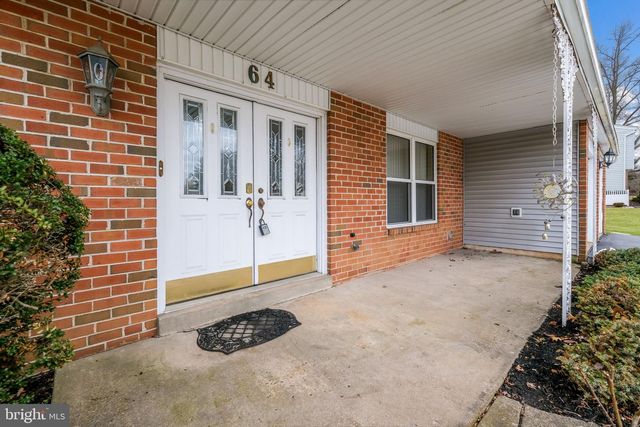 64 SPRINGWOOD DR, Southampton, PA 18966