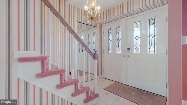 64 SPRINGWOOD DR, Southampton, PA 18966