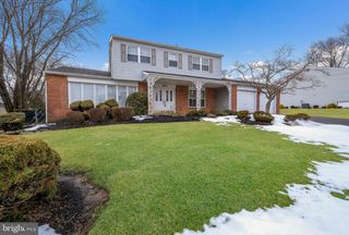64 SPRINGWOOD DR, Southampton, PA 18966