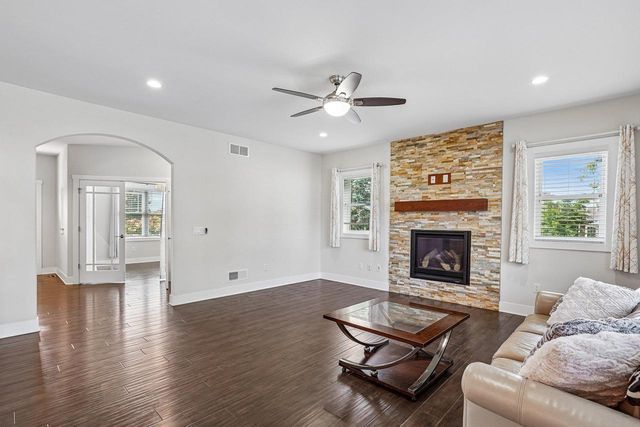 9902 Peach Leaf Lane, Middleton, WI 53562