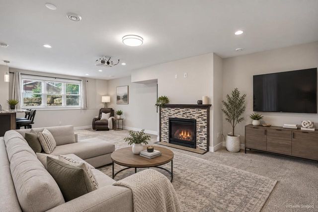 9902 Peach Leaf Lane, Middleton, WI 53562