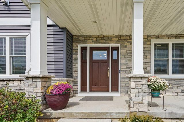 9902 Peach Leaf Lane, Middleton, WI 53562