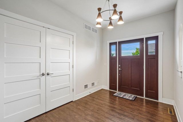 9902 Peach Leaf Lane, Middleton, WI 53562