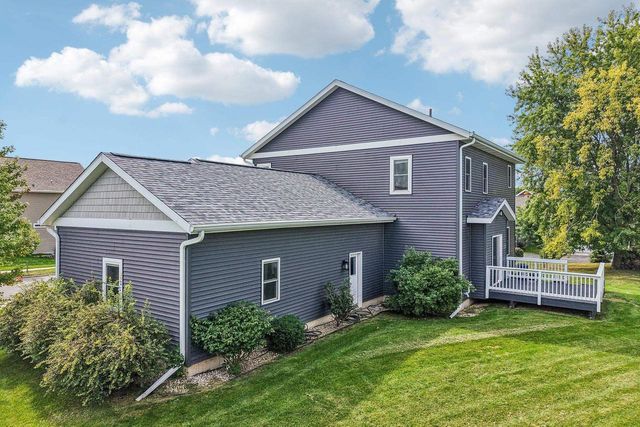 9902 Peach Leaf Lane, Middleton, WI 53562