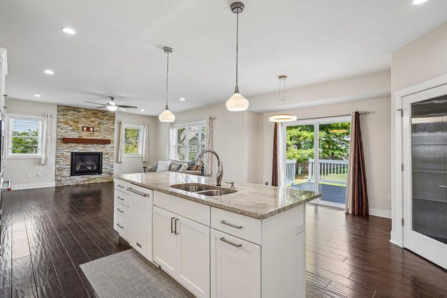 9902 Peach Leaf Lane, Middleton, WI 53562
