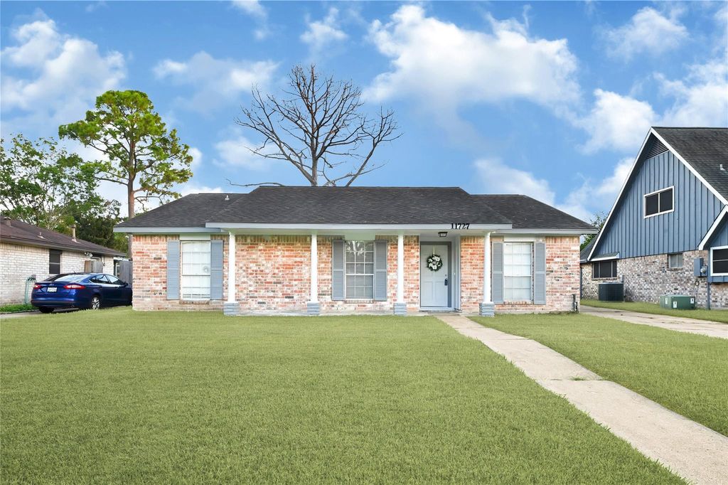 11727 Scottsdale Drive, Meadows Place, TX 77477