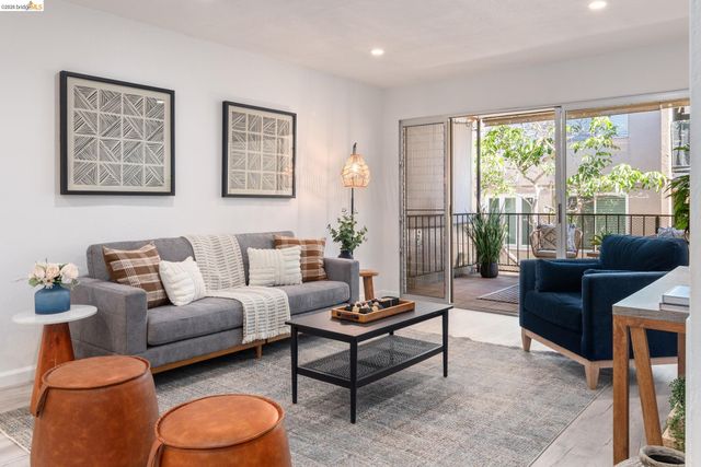 567 Oakland Avenue 211, Oakland, CA 94611