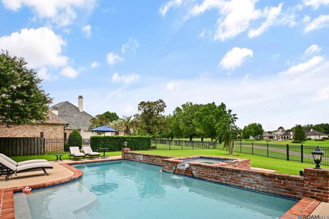 19528 Southern Hills Ave, Baton Rouge, LA 70809