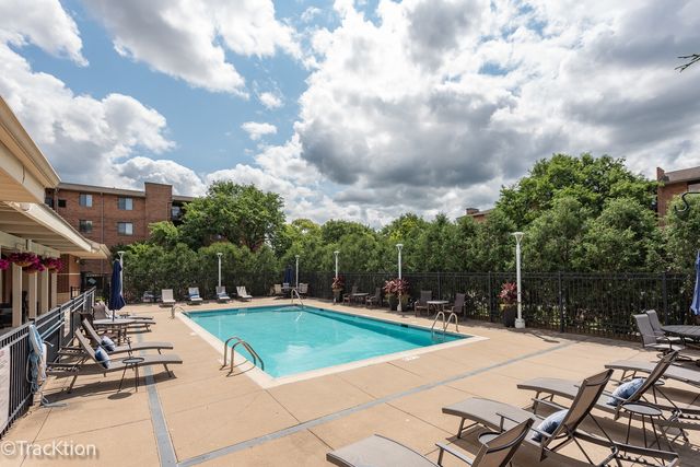 7525 Nantucket Drive 405, Darien, IL 60561
