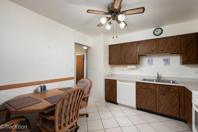 7525 Nantucket Drive 405, Darien, IL 60561