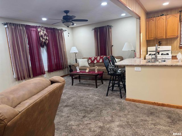 216 S HUBBARD Avenue, Goreville, IL 62939