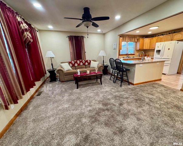 216 S HUBBARD Avenue, Goreville, IL 62939