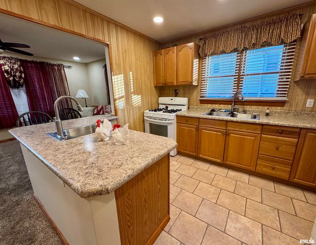 216 S HUBBARD Avenue, Goreville, IL 62939