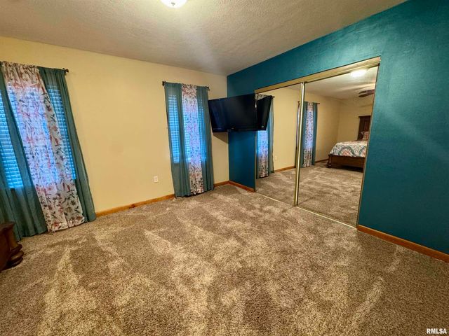 216 S HUBBARD Avenue, Goreville, IL 62939