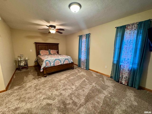 216 S HUBBARD Avenue, Goreville, IL 62939