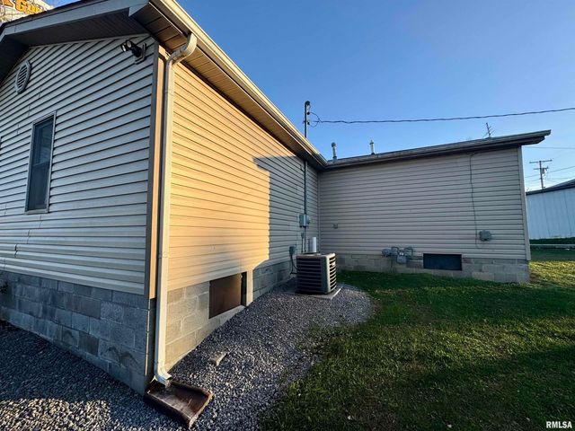 216 S HUBBARD Avenue, Goreville, IL 62939