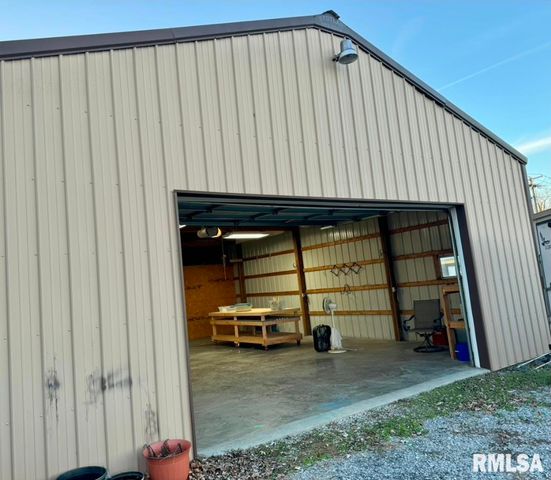 216 S HUBBARD Avenue, Goreville, IL 62939