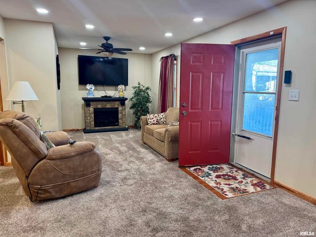 216 S HUBBARD Avenue, Goreville, IL 62939