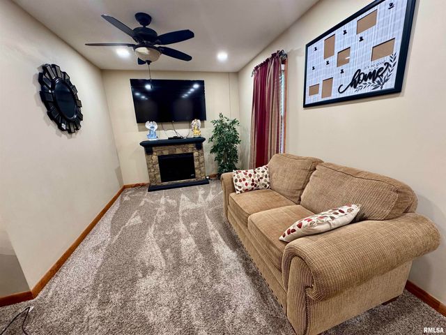 216 S HUBBARD Avenue, Goreville, IL 62939