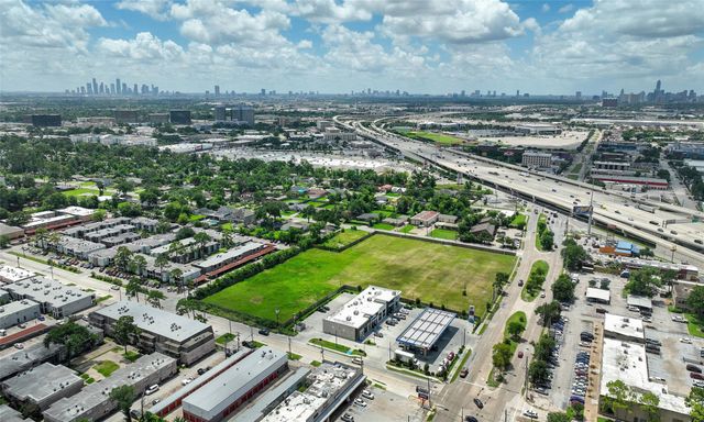 2800 Mangum Road, Houston, TX 77092