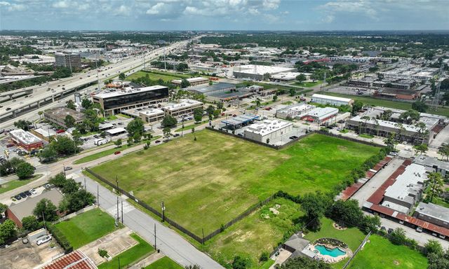 2800 Mangum Road, Houston, TX 77092