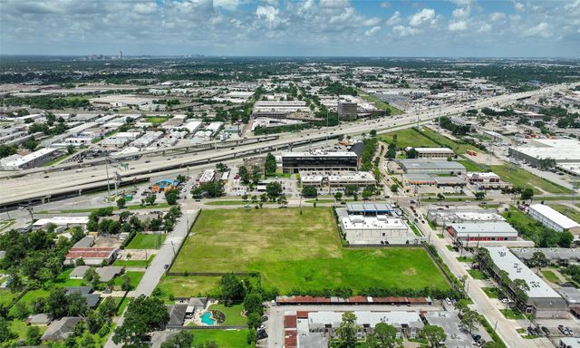 2800 Mangum Road, Houston, TX 77092