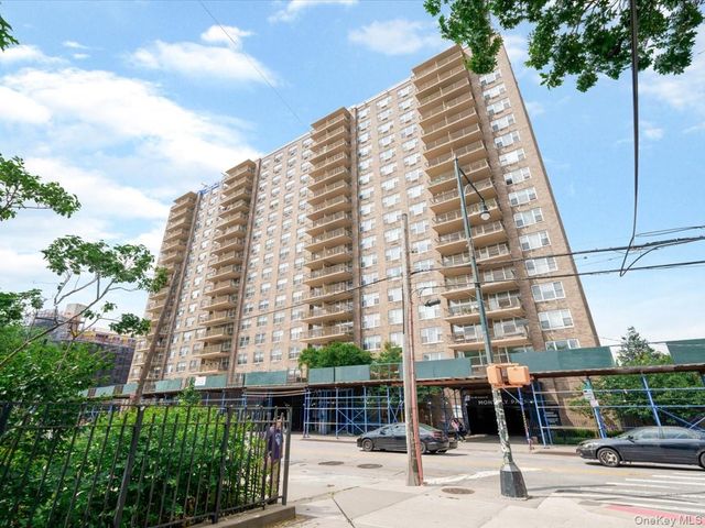 41-40 Union Street 8V, Flushing, NY 11355