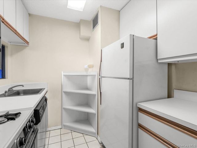 41-40 Union Street 8V, Flushing, NY 11355