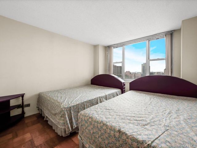 41-40 Union Street 8V, Flushing, NY 11355